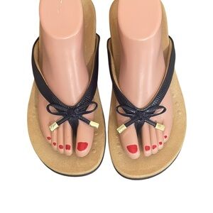 Vionic Bella Anniversary Thong
Sandal with Bow Detail size 8.
